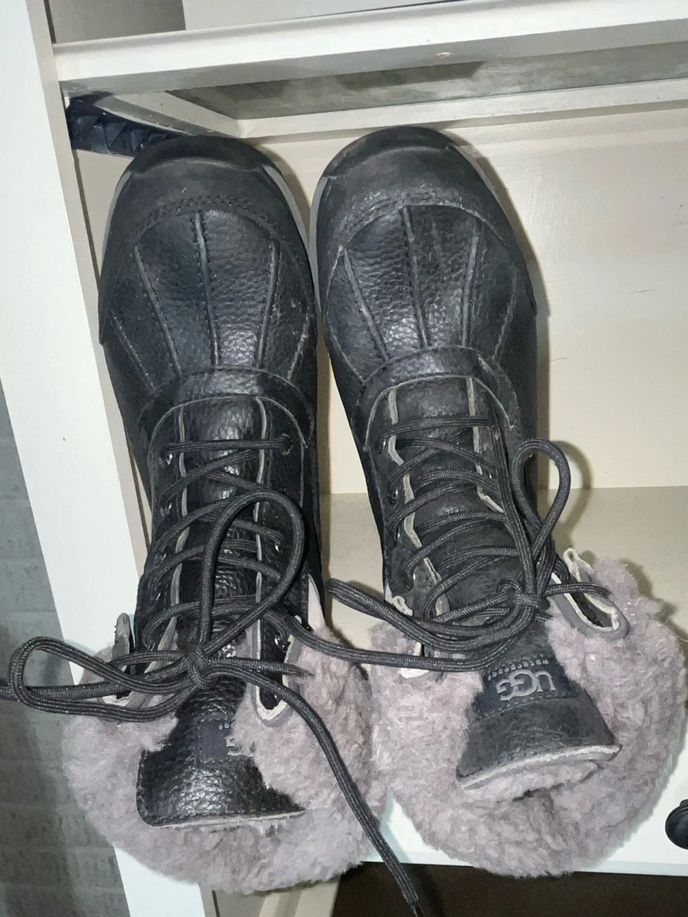 UGG Women’s Adirondack lll Waterproof Leather Winter Boots Size 8.5